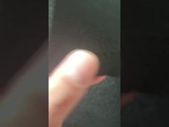 Демонстрация материала Inoac E-7008 из вспененной резины EPDM черного цвета, водонепроницаемого буферного материала